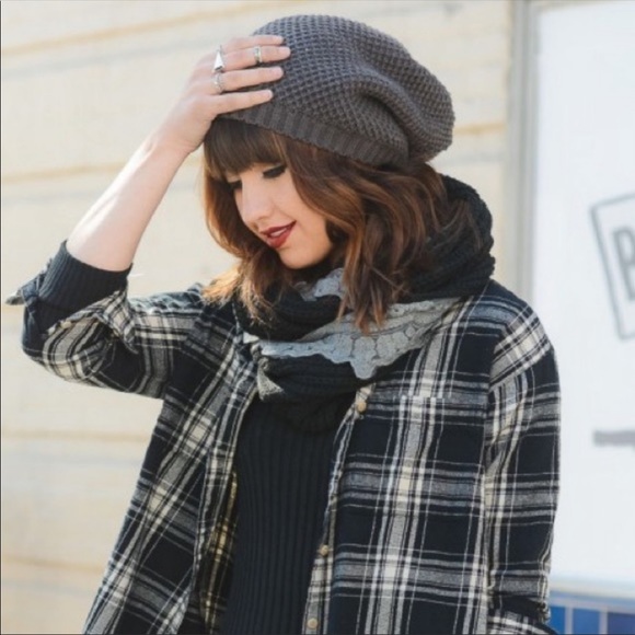 4 slouchy beanies I have never worn ! - Picture 2 of 4